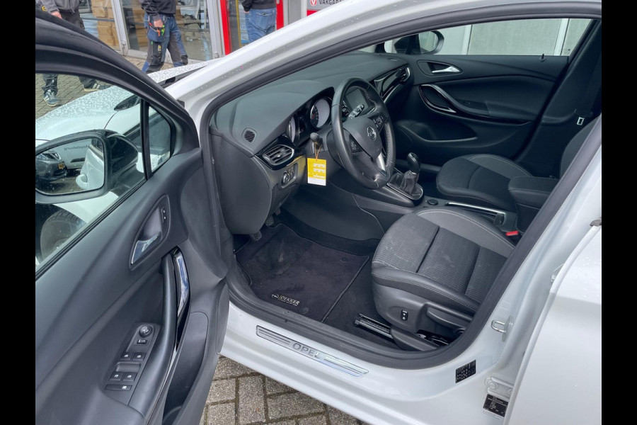 Opel Astra Sports Tourer 1.2 Design & Tech / camera / trekhaak
