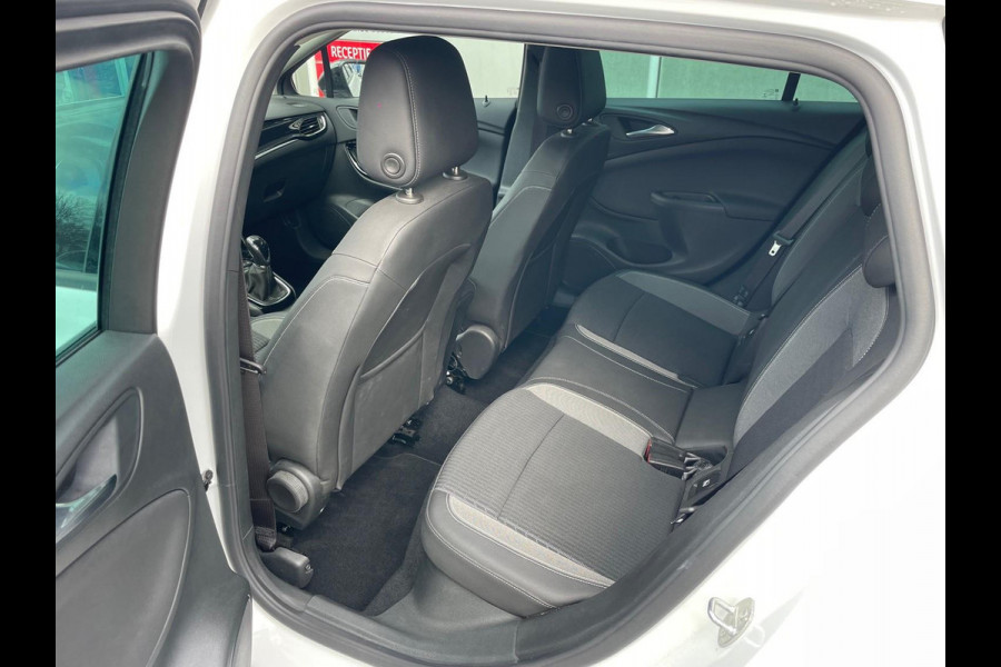 Opel Astra Sports Tourer 1.2 Design & Tech / camera / trekhaak