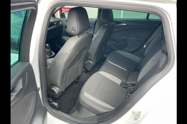 Opel Astra Sports Tourer 1.2 Design & Tech / camera / trekhaak