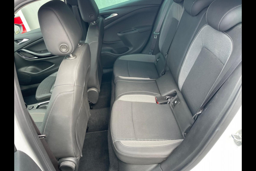 Opel Astra Sports Tourer 1.2 Design & Tech / camera / trekhaak