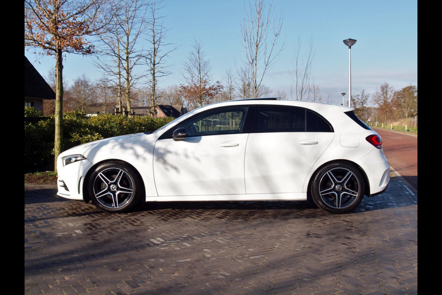 Mercedes-Benz A-Klasse 180 Business Solution AMG | Panoramadak | Camera | Apple Carplay | Cruise Control |