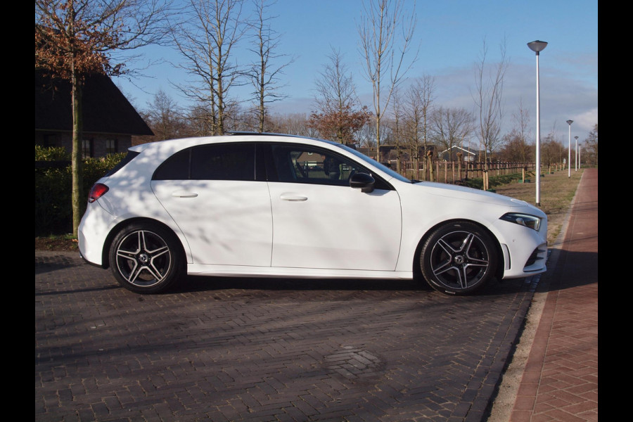 Mercedes-Benz A-Klasse 180 Business Solution AMG | Panoramadak | Camera | Apple Carplay | Cruise Control |