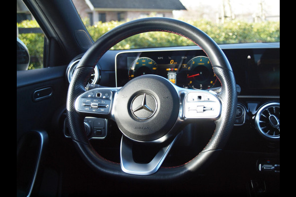 Mercedes-Benz A-Klasse 180 Business Solution AMG | Panoramadak | Camera | Apple Carplay | Cruise Control |