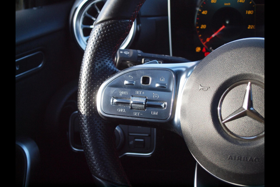 Mercedes-Benz A-Klasse 180 Business Solution AMG | Panoramadak | Camera | Apple Carplay | Cruise Control |