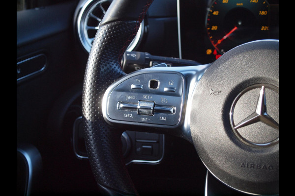 Mercedes-Benz A-Klasse 180 Business Solution AMG | Panoramadak | Camera | Apple Carplay | Cruise Control |