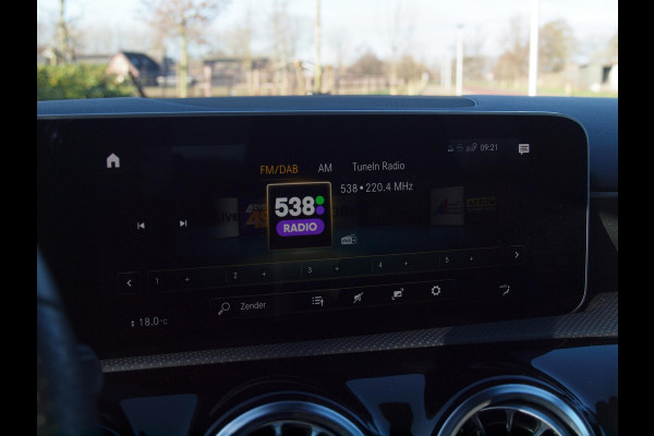 Mercedes-Benz A-Klasse 180 Business Solution AMG | Panoramadak | Camera | Apple Carplay | Cruise Control |