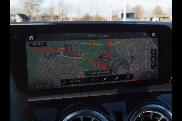 Mercedes-Benz A-Klasse 180 Business Solution AMG | Panoramadak | Camera | Apple Carplay | Cruise Control |