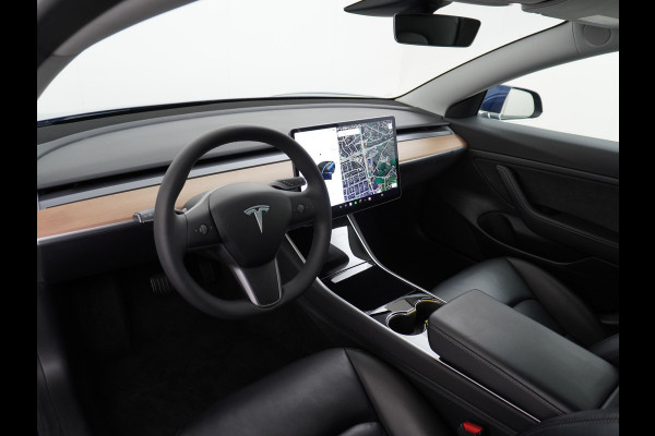 Tesla Model 3 SR+ 60kWh 325PK FSD-3 Computer AutoPilot Leder PanoDak Adaptive-Cruise Lmv 18" Camera's Elektr.-Stuur+Stoelen+Spiegels+Geheugen+ Navi LED Comfortstoelen ACC DAB Voorverwarmen interieur via App Keyless via Telefoonsleutel One-Pedal-Drive Origineel Nederlandse auto tot 11kw laden thuis! Garantie Accu tot  01-05-2028 max 160.000km 1.584kg licht!