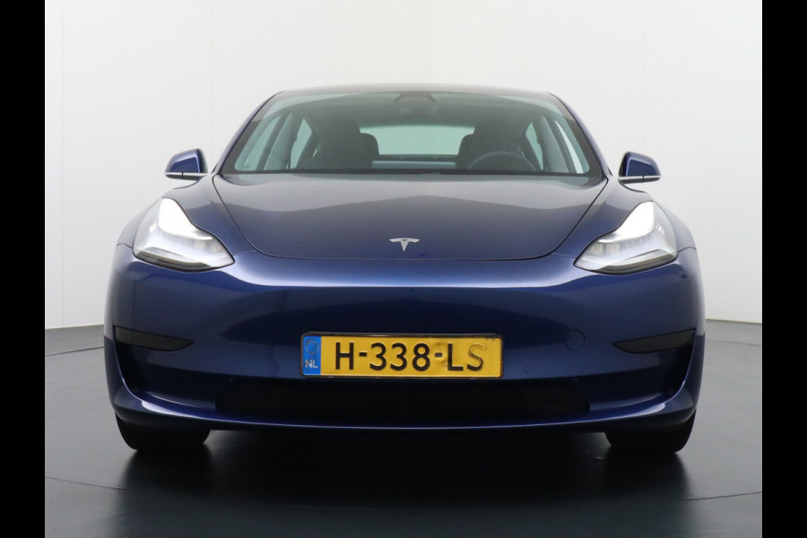 Tesla Model 3 SR+ 60kWh 325PK FSD-3 Computer AutoPilot Leder PanoDak Adaptive-Cruise Lmv 18" Camera's Elektr.-Stuur+Stoelen+Spiegels+Geheugen+ Navi LED Comfortstoelen ACC DAB Voorverwarmen interieur via App Keyless via Telefoonsleutel One-Pedal-Drive Origineel Nederlandse auto tot 11kw laden thuis! Garantie Accu tot  01-05-2028 max 160.000km 1.584kg licht!