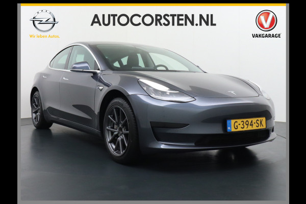 Tesla Model 3 SR+ 60kWh 325PK 18" Leder Interieur FSD-3 Computer AutoPilot PanoDak Adaptive Cruise Camera's Elektr.-Stuur+Stoelen+Spiegels+Geh Navigatiesysteem Led Comfortstoelen ACC DAB Voorverwarmen interieur via App Keyless via Telefoonsleutel One-Pedal-Drive Origineel Nederlandse auto tot 11kw laden thuis ! Garantie Accu en motor tot 16-12-2027 max 160.000km