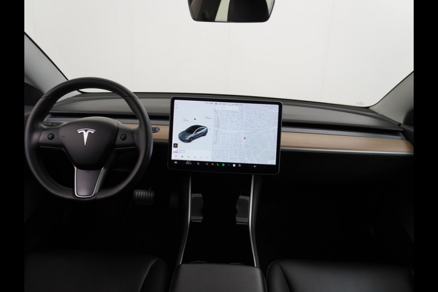 Tesla Model 3 SR+ 60kWh 325PK 18" Leder Interieur FSD-3 Computer AutoPilot PanoDak Adaptive Cruise Camera's Elektr.-Stuur+Stoelen+Spiegels+Geh Navigatiesysteem Led Comfortstoelen ACC DAB Voorverwarmen interieur via App Keyless via Telefoonsleutel One-Pedal-Drive Origineel Nederlandse auto tot 11kw laden thuis ! Garantie Accu en motor tot 16-12-2027 max 160.000km