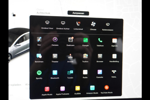 Tesla Model 3 SR+ 60kWh 325PK 18" Leder Interieur FSD-3 Computer AutoPilot PanoDak Adaptive Cruise Camera's Elektr.-Stuur+Stoelen+Spiegels+Geh Navigatiesysteem Led Comfortstoelen ACC DAB Voorverwarmen interieur via App Keyless via Telefoonsleutel One-Pedal-Drive Origineel Nederlandse auto tot 11kw laden thuis ! Garantie Accu en motor tot 16-12-2027 max 160.000km