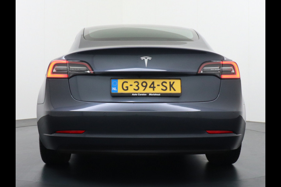 Tesla Model 3 SR+ 60kWh 325PK 18" Leder Interieur FSD-3 Computer AutoPilot PanoDak Adaptive Cruise Camera's Elektr.-Stuur+Stoelen+Spiegels+Geh Navigatiesysteem Led Comfortstoelen ACC DAB Voorverwarmen interieur via App Keyless via Telefoonsleutel One-Pedal-Drive Origineel Nederlandse auto tot 11kw laden thuis ! Garantie Accu en motor tot 16-12-2027 max 160.000km