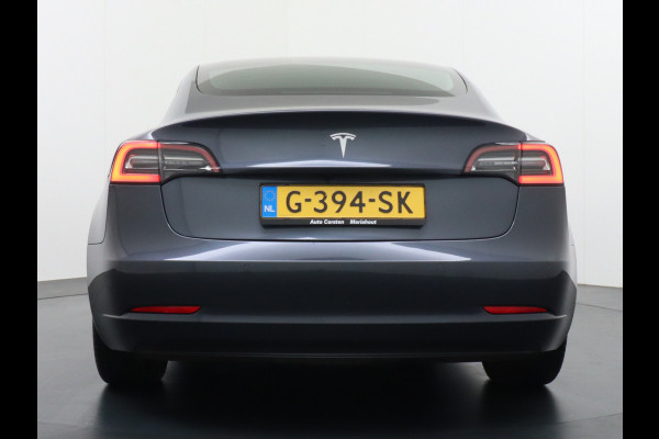 Tesla Model 3 SR+ 60kWh 325PK 18" Leder Interieur FSD-3 Computer AutoPilot PanoDak Adaptive Cruise Camera's Elektr.-Stuur+Stoelen+Spiegels+Geh Navigatiesysteem Led Comfortstoelen ACC DAB Voorverwarmen interieur via App Keyless via Telefoonsleutel One-Pedal-Drive Origineel Nederlandse auto tot 11kw laden thuis ! Garantie Accu en motor tot 16-12-2027 max 160.000km