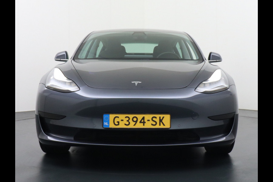 Tesla Model 3 SR+ 60kWh 325PK 18" Leder Interieur FSD-3 Computer AutoPilot PanoDak Adaptive Cruise Camera's Elektr.-Stuur+Stoelen+Spiegels+Geh Navigatiesysteem Led Comfortstoelen ACC DAB Voorverwarmen interieur via App Keyless via Telefoonsleutel One-Pedal-Drive Origineel Nederlandse auto tot 11kw laden thuis ! Garantie Accu en motor tot 16-12-2027 max 160.000km