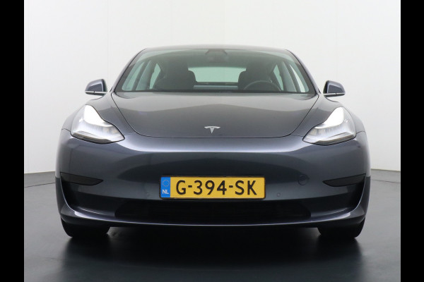 Tesla Model 3 SR+ 60kWh 325PK 18" Leder Interieur FSD-3 Computer AutoPilot PanoDak Adaptive Cruise Camera's Elektr.-Stuur+Stoelen+Spiegels+Geh Navigatiesysteem Led Comfortstoelen ACC DAB Voorverwarmen interieur via App Keyless via Telefoonsleutel One-Pedal-Drive Origineel Nederlandse auto tot 11kw laden thuis ! Garantie Accu en motor tot 16-12-2027 max 160.000km