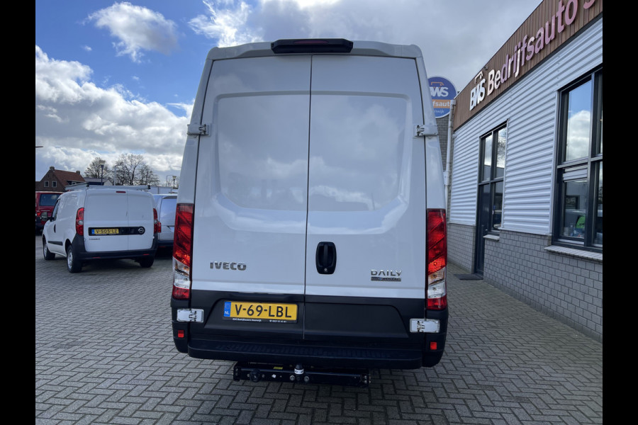 Iveco Daily 35S14V 2.3 410 automaat L4H2 ( L3H2 ) / vaste prijs rijklaar € 23.950 ex btw / lease vanaf € 428 / airco / cruise control / trekhaak 3500 kg / laadruimte 375 cm lang !