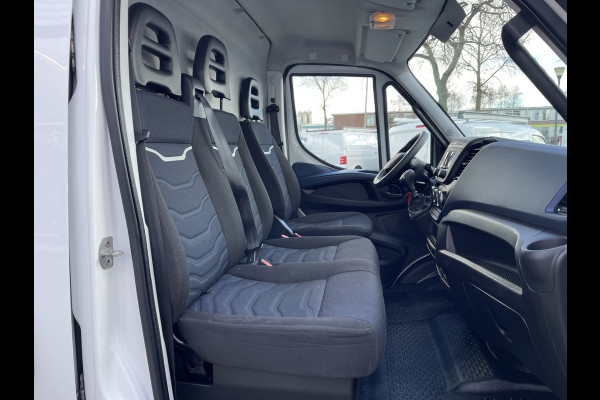 Iveco Daily 35S14V 2.3 410 automaat L4H2 ( L3H2 ) / vaste prijs rijklaar € 23.950 ex btw / lease vanaf € 428 / airco / cruise control / trekhaak 3500 kg / laadruimte 375 cm lang !