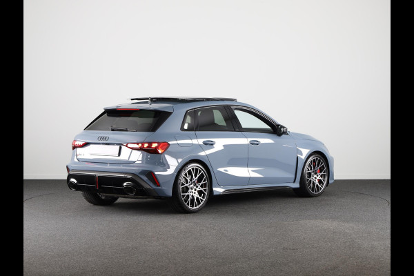 Audi RS3 Sportback 2.5 TFSI RS 3 quattro 400pk Panoramadak | RS-sportuitlaatsysteem | RS carbon glanszwart |  topsnelheid 280 km/h | Adaptief onderstel