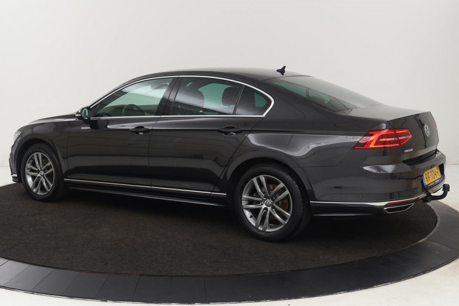 Volkswagen Passat 1.4 TSI R Line | 1e eigenaar | Stoelverwarming | Carplay | LED Plus | Trekhaak | Leder/Alcantara | Adaptive cruise | Active Info Display | Navigatie