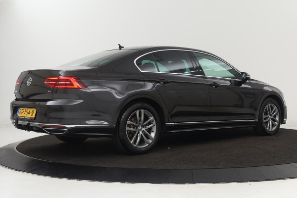 Volkswagen Passat 1.4 TSI R Line | 1e eigenaar | Stoelverwarming | Carplay | LED Plus | Trekhaak | Leder/Alcantara | Adaptive cruise | Active Info Display | Navigatie