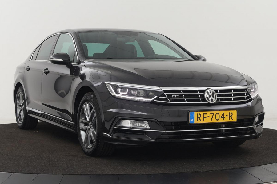 Volkswagen Passat 1.4 TSI R Line | 1e eigenaar | Stoelverwarming | Carplay | LED Plus | Trekhaak | Leder/Alcantara | Adaptive cruise | Active Info Display | Navigatie