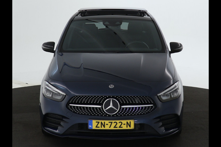 Mercedes-Benz B-Klasse 200 Business Solution AMG Nightpakket | Panoramadak | Stoelverwarming | Augmented Reality | Parkeerpakket met Camera | Car Play | Inclusief 24 maanden MB Certified garantie voor Europa.