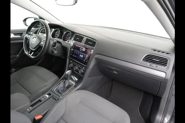 Volkswagen e-Golf AUT. Adaptive Cruise Apple Carplay Android Navi Climatronic Pdc Led Regen-Lichtsensor 36kWh Privacy Glas Bluetooth Spiegelpakket Car-Net App-Connect Wifi E-DITION 1e Eigenaar