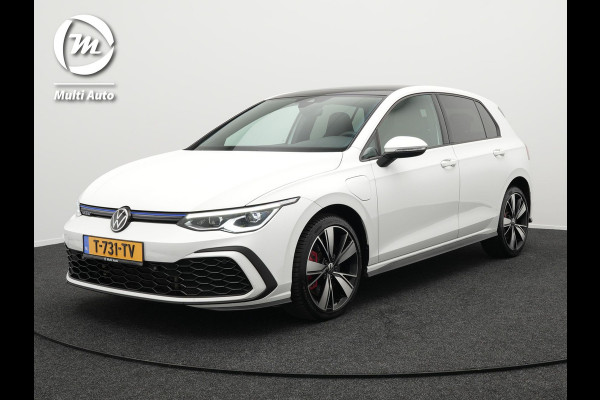 Volkswagen Golf GTE Plug In Hybrid 245pk PHEV | Panodak | Adaptive Cruise | Trekhaak af Fabriek | Virtual | Apple Carplay | IQ Drive | Navi Full Map | 18"L.M | Stuurverwarming | Sfeerverlichting |