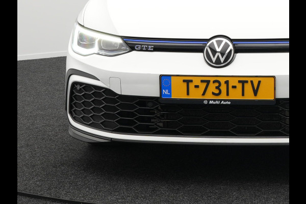 Volkswagen Golf GTE Plug In Hybrid 245pk PHEV | Panodak | Adaptive Cruise | Trekhaak af Fabriek | Virtual | Apple Carplay | IQ Drive | Navi Full Map | 18"L.M | Stuurverwarming | Sfeerverlichting |