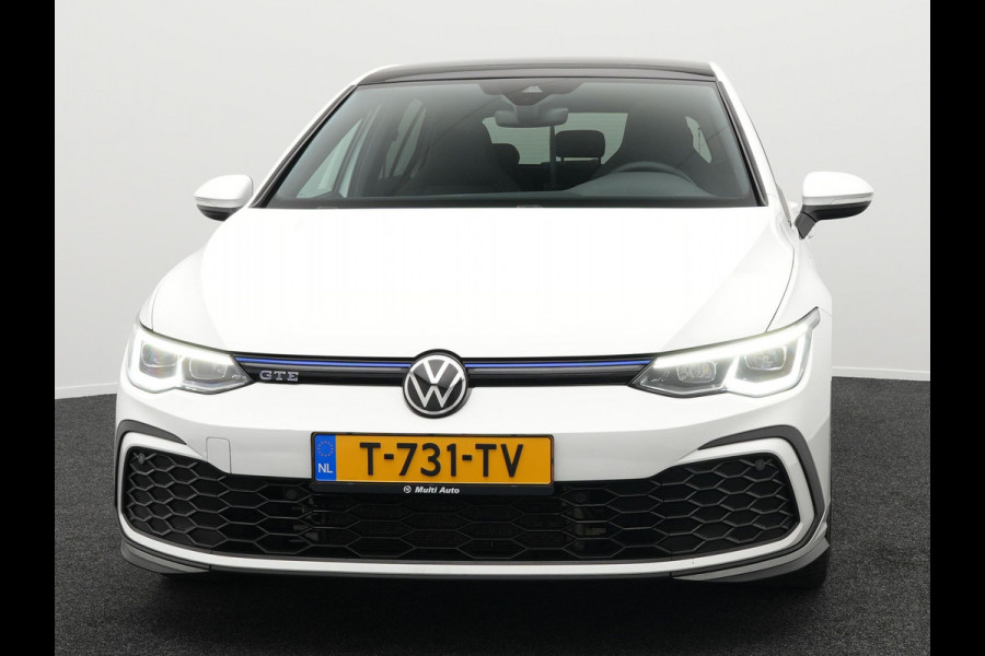 Volkswagen Golf GTE Plug In Hybrid 245pk PHEV | Panodak | Adaptive Cruise | Trekhaak af Fabriek | Virtual | Apple Carplay | IQ Drive | Navi Full Map | 18"L.M | Stuurverwarming | Sfeerverlichting |