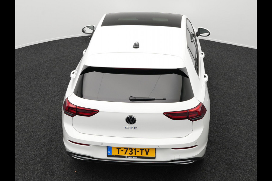 Volkswagen Golf GTE Plug In Hybrid 245pk PHEV | Panodak | Adaptive Cruise | Trekhaak af Fabriek | Virtual | Apple Carplay | IQ Drive | Navi Full Map | 18"L.M | Stuurverwarming | Sfeerverlichting |