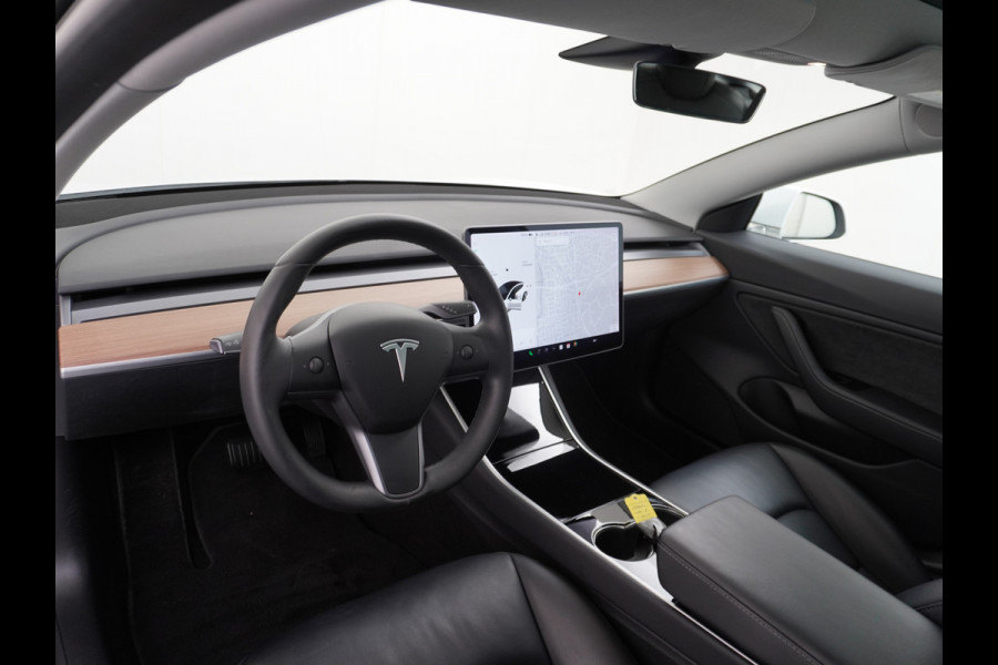 Tesla Model 3 Long Range 75kWh 463PK 19" FSD-Full Self Driving Computer-3 Premium Audio 4wd AutoPilot Panoramadak Camera's Leer Adaptive-Cruis Stoel en achterbank verwarming Electr.Stoelen+Memory+Easy-Entry WiFi Orig. NLse auto Grootste accu Tot 16,5kwh thuis laden. Accu-Garantie tot 18-12-2027 max 192.000km