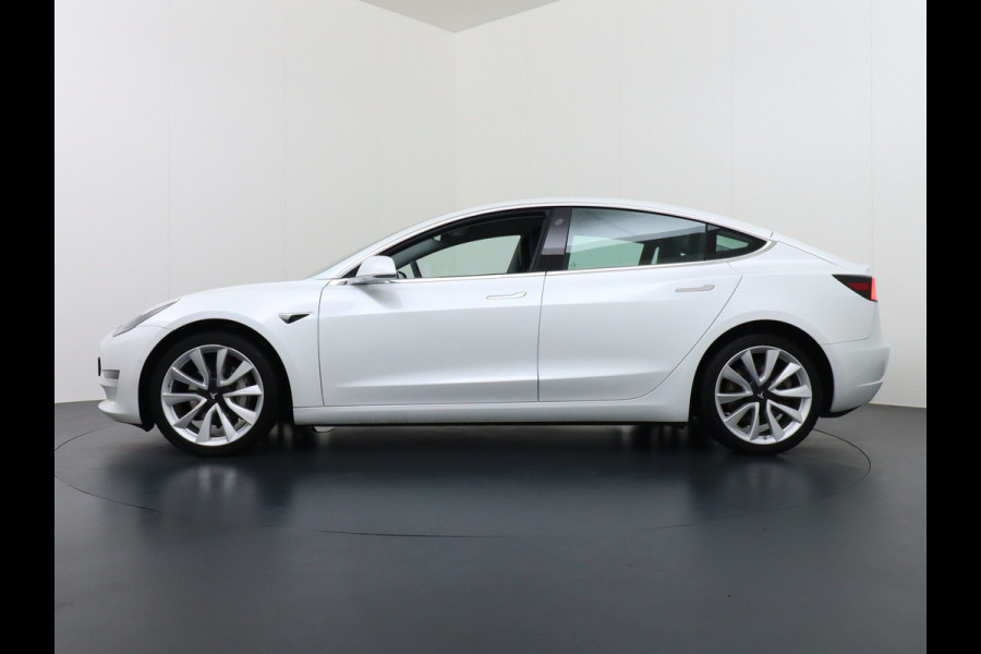 Tesla Model 3 Long Range 75kWh 463PK 19" FSD-Full Self Driving Computer-3 Premium Audio 4wd AutoPilot Panoramadak Camera's Leer Adaptive-Cruis Stoel en achterbank verwarming Electr.Stoelen+Memory+Easy-Entry WiFi Orig. NLse auto Grootste accu Tot 16,5kwh thuis laden. Accu-Garantie tot 18-12-2027 max 192.000km