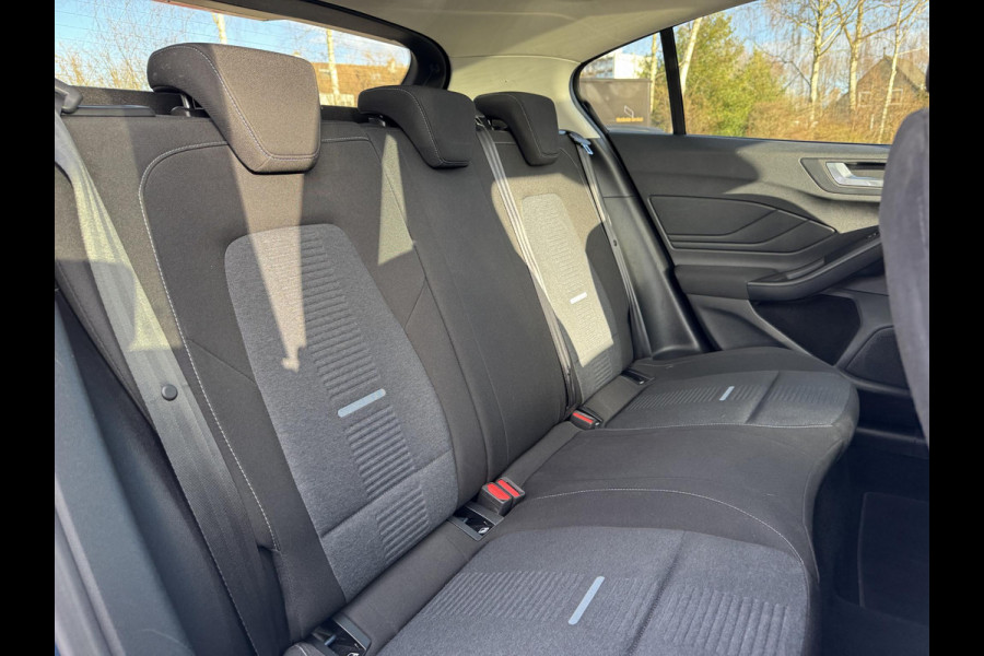 Ford Focus 1.0 EcoBoost Hybrid Active Style 125pk | Panoramadak | Winter Pack | Camera | Navigatie | Cruise control
