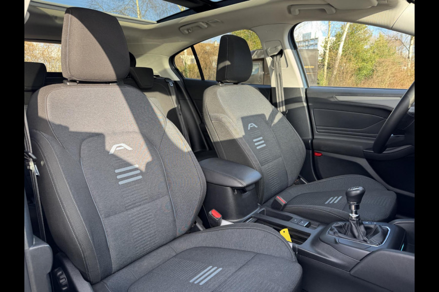 Ford Focus 1.0 EcoBoost Hybrid Active Style 125pk | Panoramadak | Winter Pack | Camera | Navigatie | Cruise control
