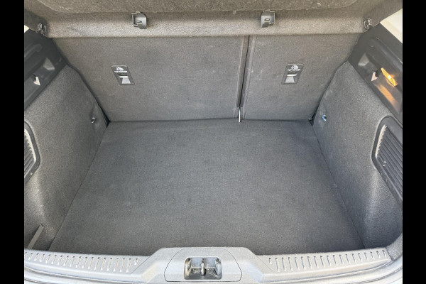 Ford Focus 1.0 EcoBoost Hybrid Active Style 125pk | Panoramadak | Winter Pack | Camera | Navigatie | Cruise control