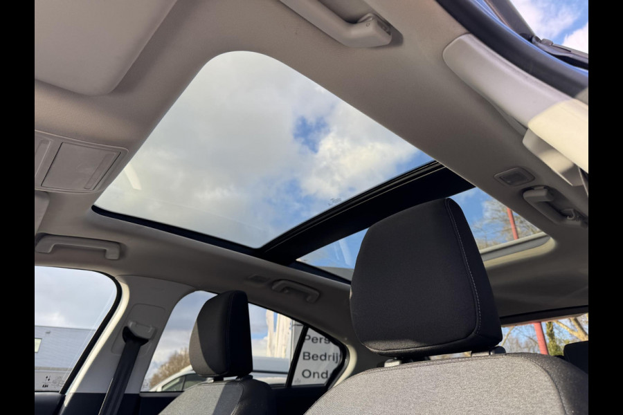 Ford Focus 1.0 EcoBoost Hybrid Active Style 125pk | Panoramadak | Winter Pack | Camera | Navigatie | Cruise control
