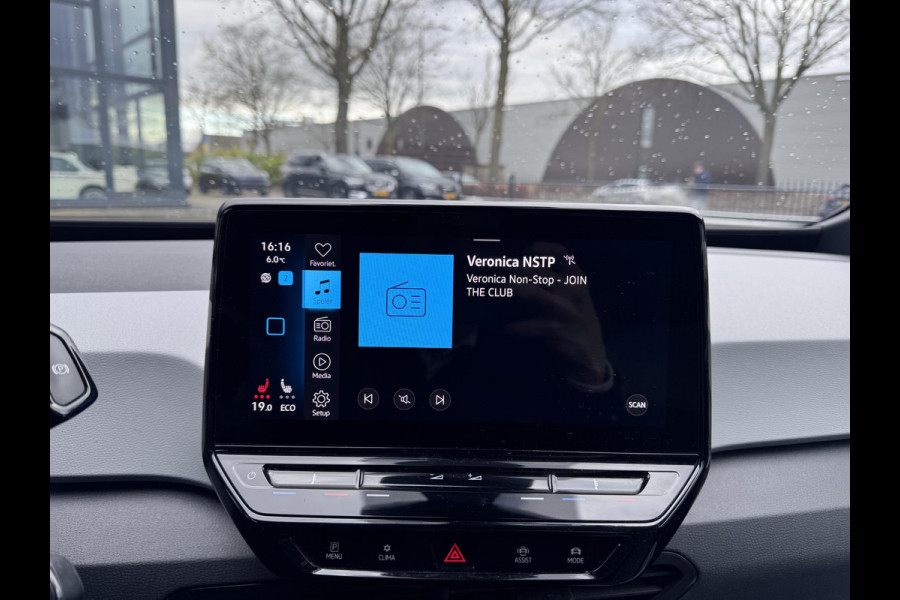 Volkswagen ID.3 First Plus 58 kWh STOELVERWARMING| KEYLESS| CAMERA| APPLE CARPLAY/ANDROID AUTO| RIJKLAARPRIJS INCL. 12 MAANDEN BOVAG GARANTIE|