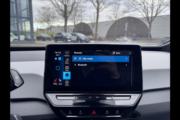 Volkswagen ID.3 First Plus 58 kWh STOELVERWARMING| KEYLESS| CAMERA| APPLE CARPLAY/ANDROID AUTO| RIJKLAARPRIJS INCL. 12 MAANDEN BOVAG GARANTIE|