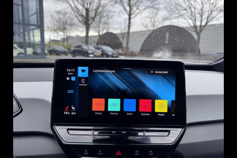 Volkswagen ID.3 First Plus 58 kWh STOELVERWARMING| KEYLESS| CAMERA| APPLE CARPLAY/ANDROID AUTO| RIJKLAARPRIJS INCL. 12 MAANDEN BOVAG GARANTIE|