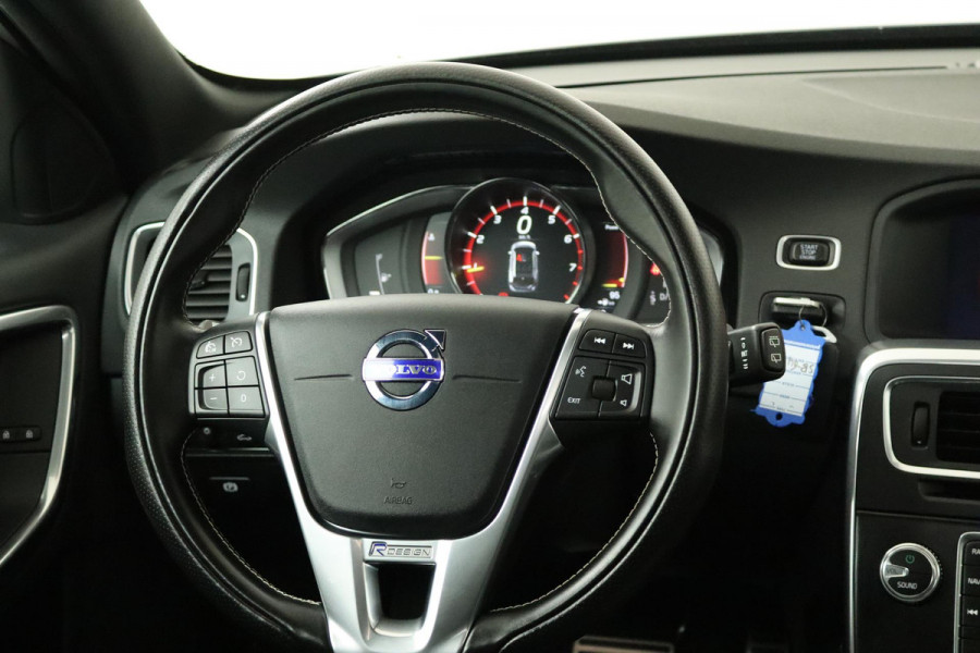 Volvo V60 2.0 T4 Business Sport (PANORAMADAK, STOELVERWARMING, CAMERA, LEER, PARKEERSENSOREN, NL-AUTO, GOED ONDERHOUDEN)