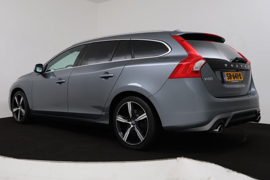 Volvo V60 2.0 T4 Business Sport (PANORAMADAK, STOELVERWARMING, CAMERA, LEER, PARKEERSENSOREN, NL-AUTO, GOED ONDERHOUDEN)