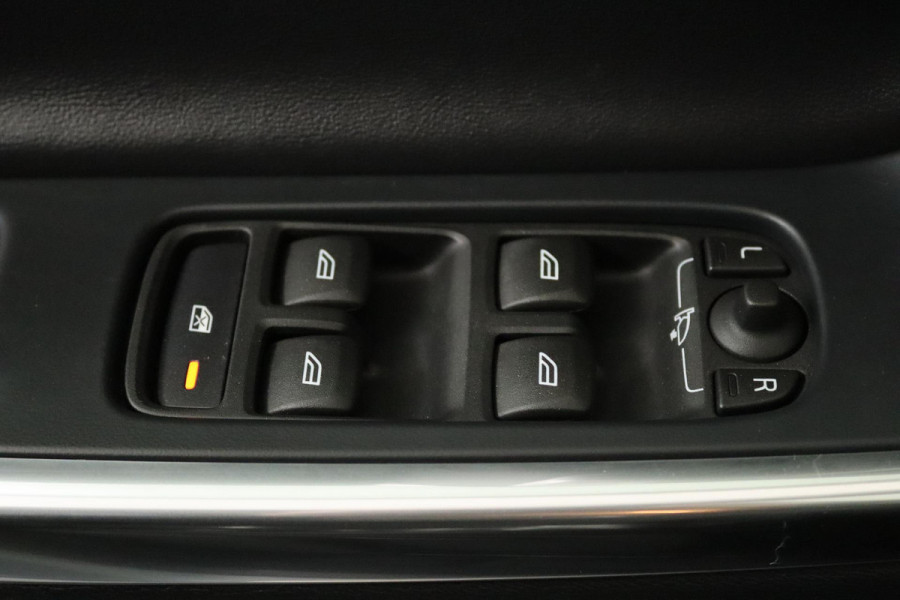 Volvo V60 2.0 T4 Business Sport (PANORAMADAK, STOELVERWARMING, CAMERA, LEER, PARKEERSENSOREN, NL-AUTO, GOED ONDERHOUDEN)