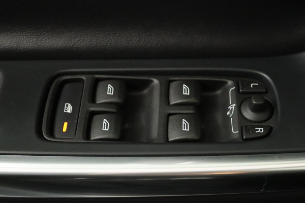 Volvo V60 2.0 T4 Business Sport (PANORAMADAK, STOELVERWARMING, CAMERA, LEER, PARKEERSENSOREN, NL-AUTO, GOED ONDERHOUDEN)