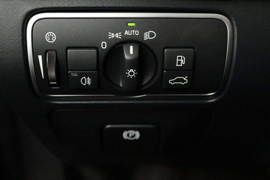 Volvo V60 2.0 T4 Business Sport (PANORAMADAK, STOELVERWARMING, CAMERA, LEER, PARKEERSENSOREN, NL-AUTO, GOED ONDERHOUDEN)