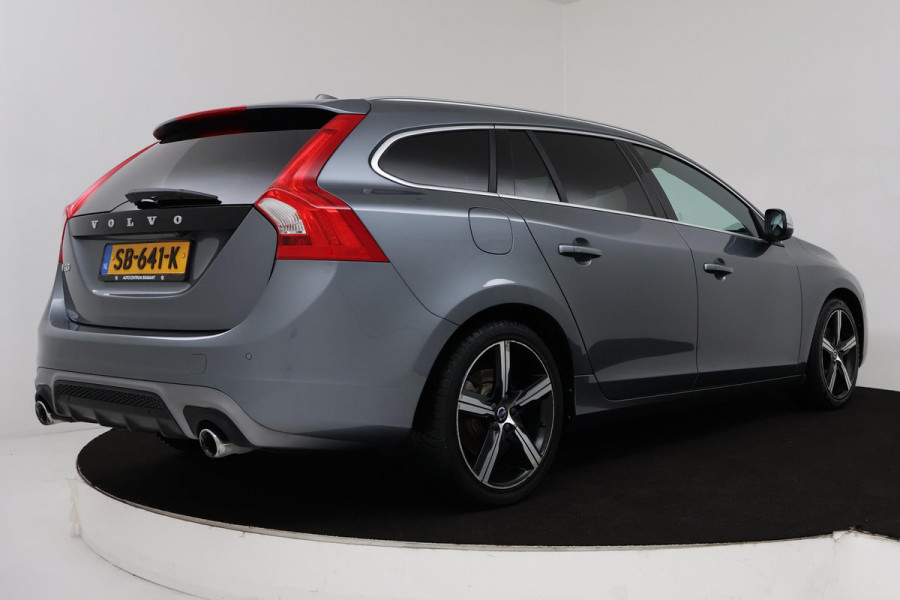 Volvo V60 2.0 T4 Business Sport (PANORAMADAK, STOELVERWARMING, CAMERA, LEER, PARKEERSENSOREN, NL-AUTO, GOED ONDERHOUDEN)