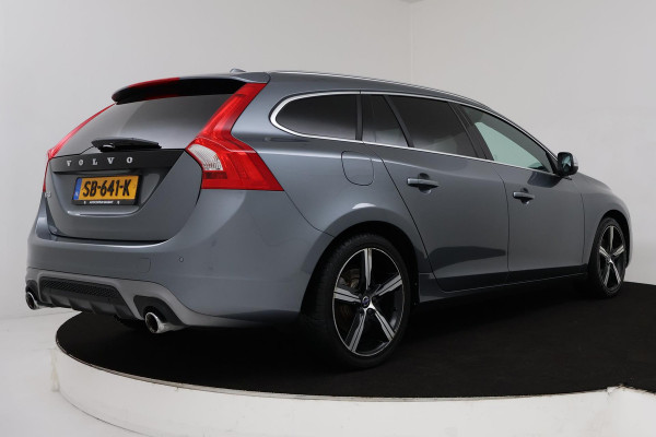 Volvo V60 2.0 T4 Business Sport (PANORAMADAK, STOELVERWARMING, CAMERA, LEER, PARKEERSENSOREN, NL-AUTO, GOED ONDERHOUDEN)