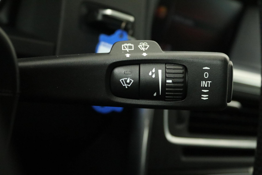 Volvo V60 2.0 T4 Business Sport (PANORAMADAK, STOELVERWARMING, CAMERA, LEER, PARKEERSENSOREN, NL-AUTO, GOED ONDERHOUDEN)
