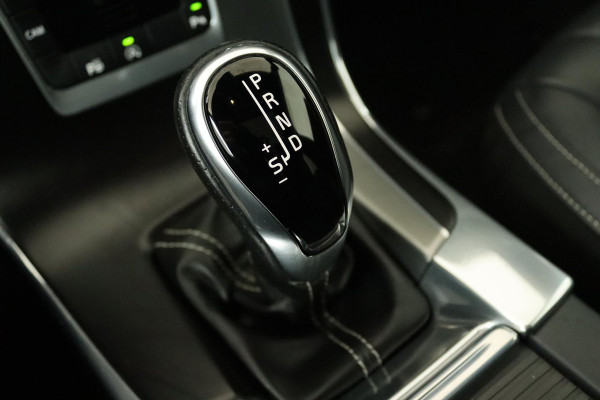 Volvo V60 2.0 T4 Business Sport (PANORAMADAK, STOELVERWARMING, CAMERA, LEER, PARKEERSENSOREN, NL-AUTO, GOED ONDERHOUDEN)